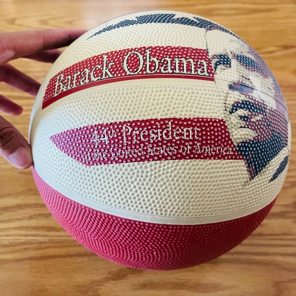 Barack Obama basketball Rare - Picture 2 of 4